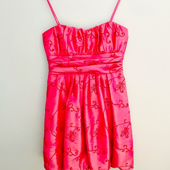 B Darlin Dresses & Skirts - Vintage Hot Pink 90’s Formal Dress❤️